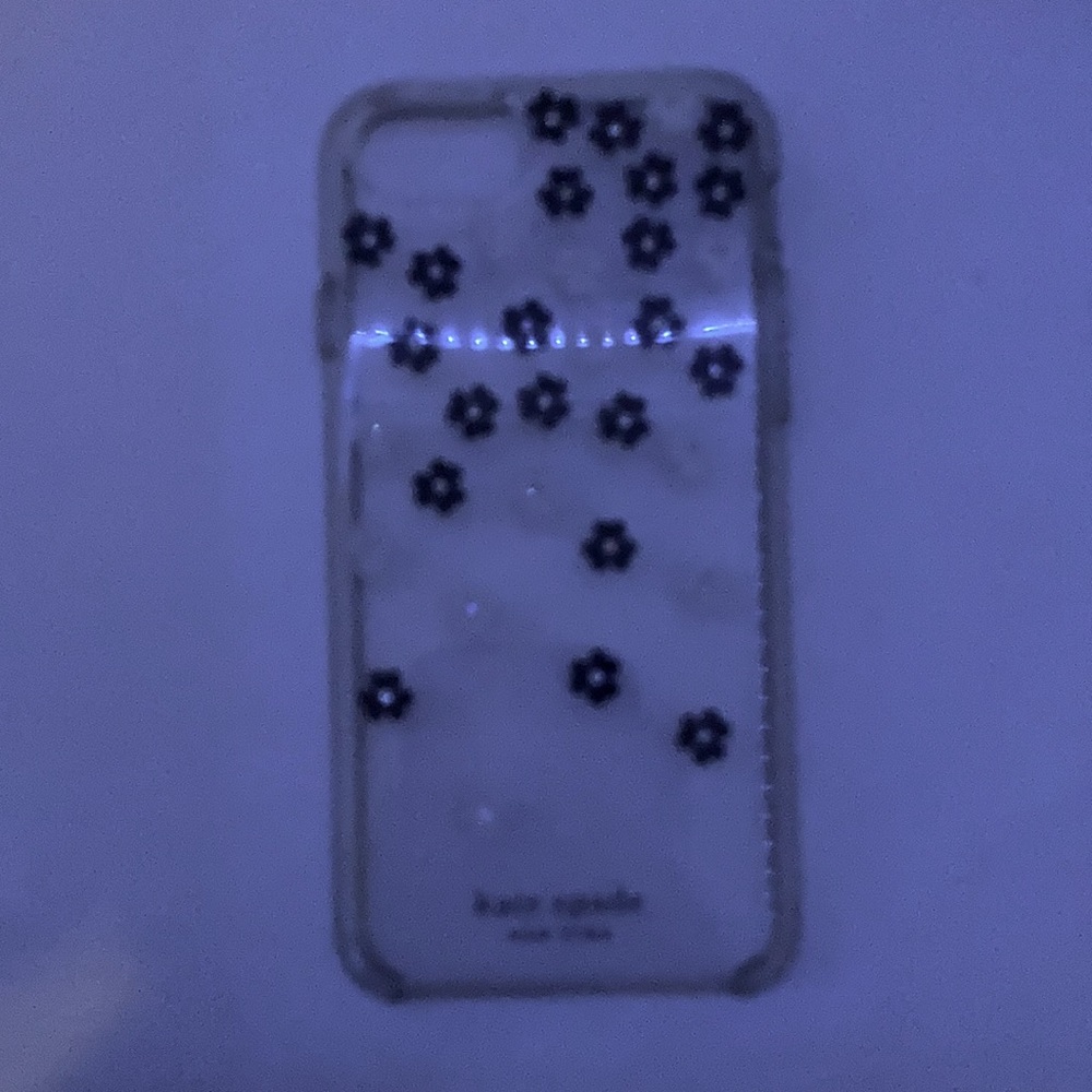 Kate spade iPhone SE black and white flowers